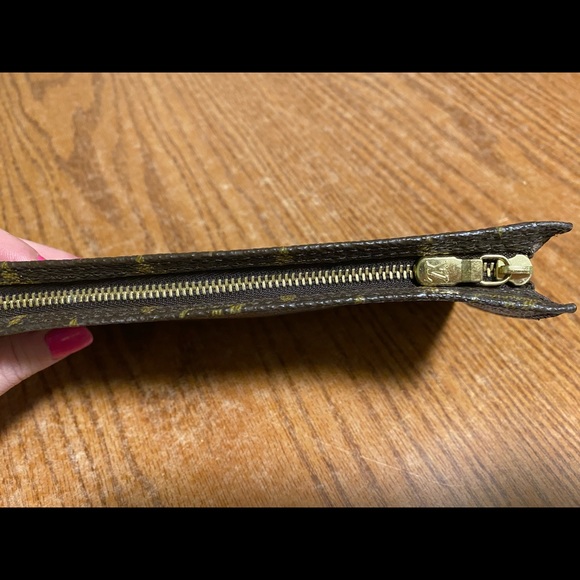 Louis Vuitton Bucket GM pouch! - Picture 12 of 14